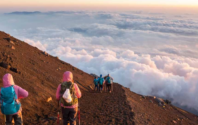 How Long to Climb Fuji: Complete Time Guide for All Routes & Seasons
