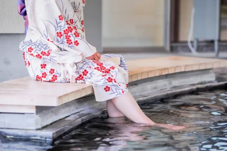 do you wear clothes in an onsen