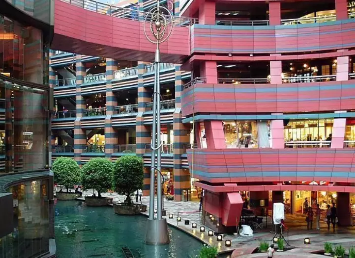 Unveiling Fukuoka's Food Scene: A Curated Guide to Must-Try Restaurants