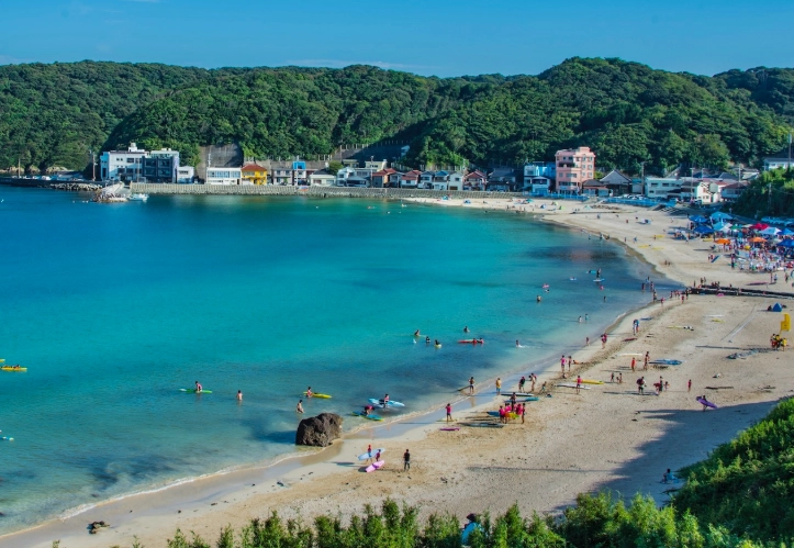 when to go to japan beaches