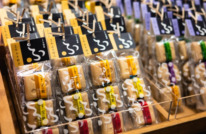 Kanazawa Souvenirs Guide: Top 10 Authentic Gifts & Where to Buy